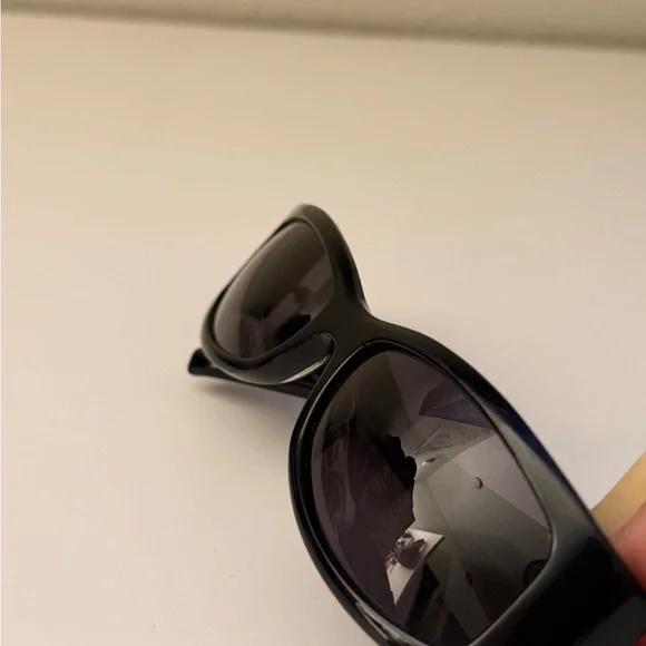 Gucci Black Sunglasses with Silver Accents - Picture 8 of 8